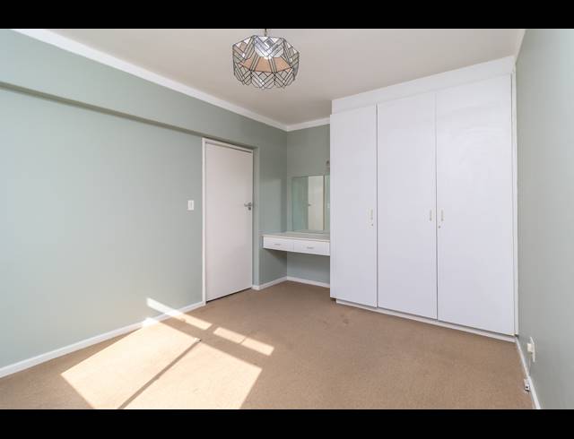 1 BEDROOM RETIREMENT UNIT TO LET IN MOUILLE POINT